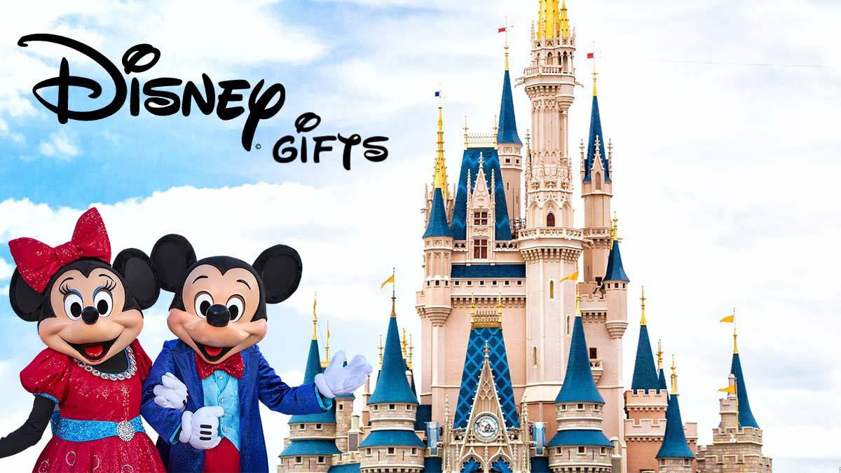 Image of Micky and Minnie Mouse in front of the Disney Castle.