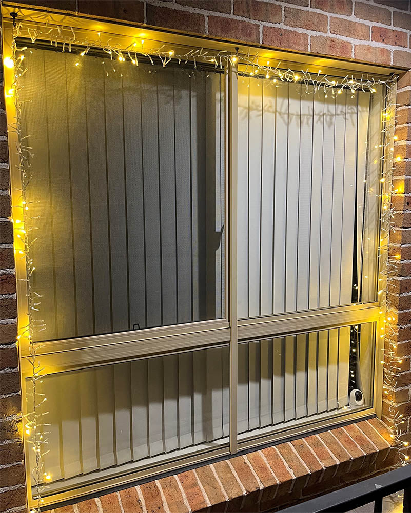 Glistening Gold Twinkling Christmas Curtain Lights 6m