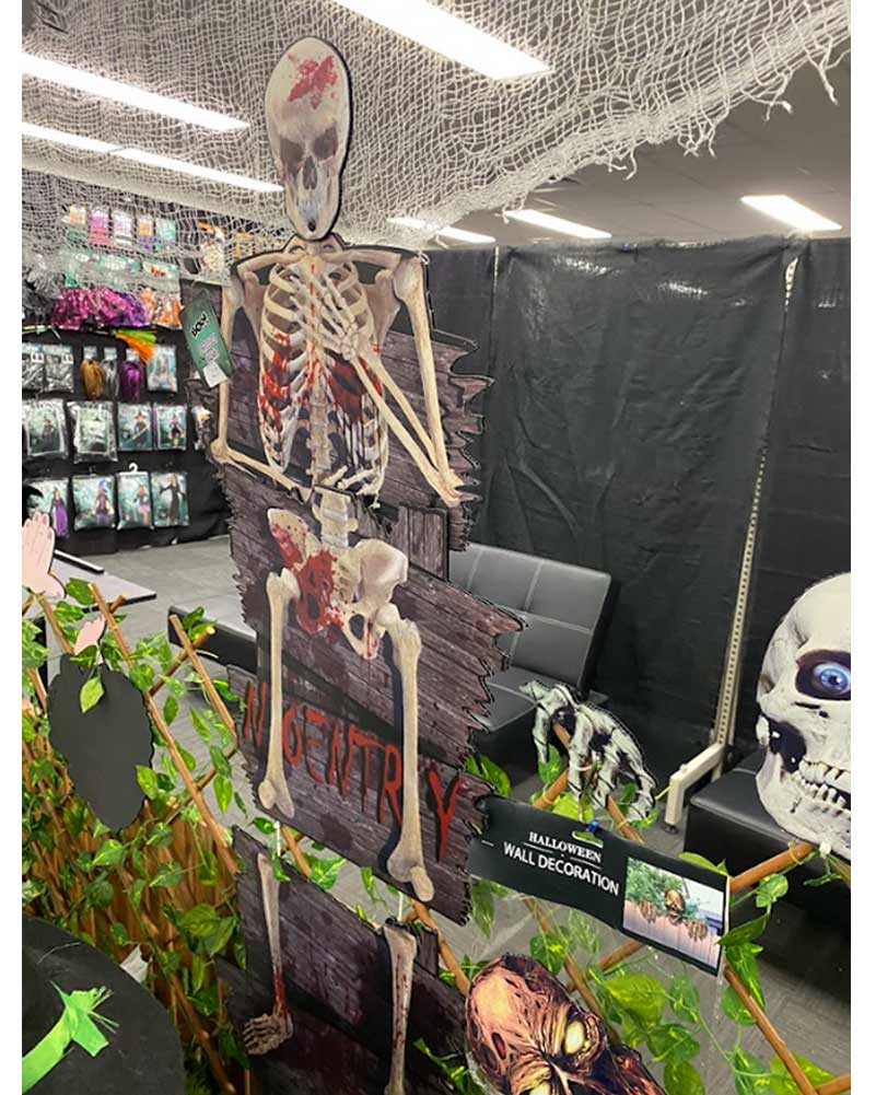 Skeleton Lawn Prop 1.3m