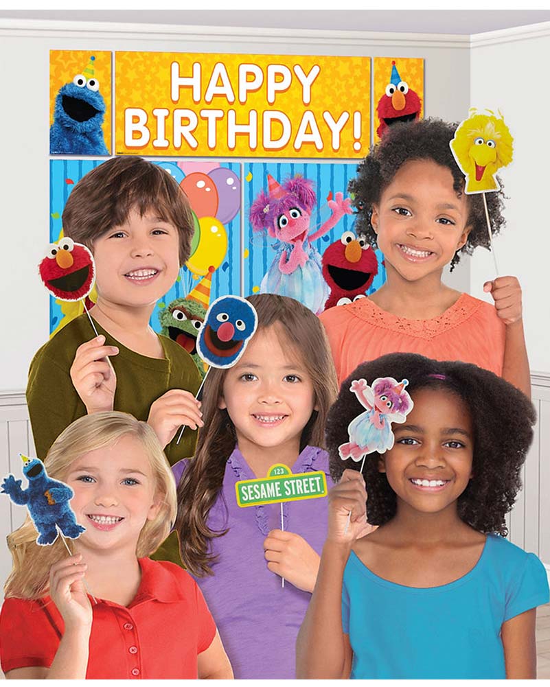 Sesame Street Scene Setter with Photo Props